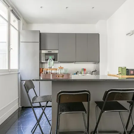 80m2 Derriere Avenue Montaigne 8eme Apartment Paris