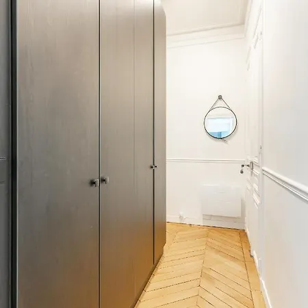 Appartement 80m2 Derriere Avenue Montaigne 8eme